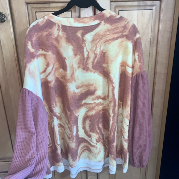 🆕 Marble Contrast Color Block Top❤️ - Picture 8 of 9